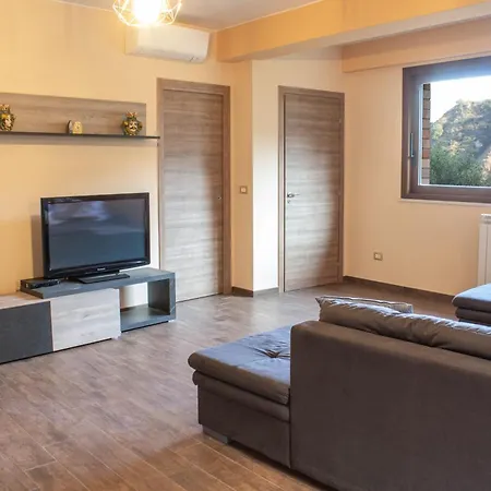 Casa Ziretto アパート カステルモーラ